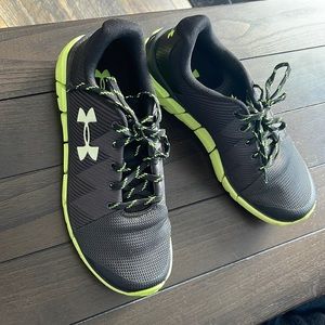 Boys under armour size 6